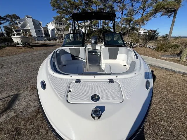 Slide: The Image of Chaparral 21 SSi OB 2026 - 7