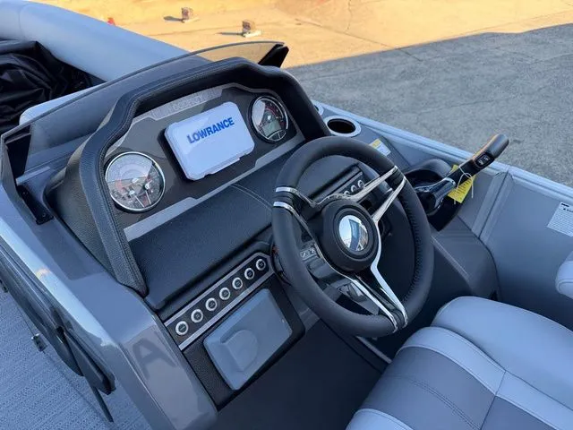 Slide: The Image of Godfrey Monaco 235 SBC - Yamaha 200 2026 - 10