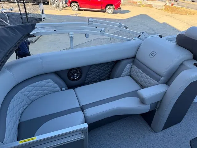 Slide: The Image of Godfrey Monaco 235 SBC - Yamaha 200 2026 - 8