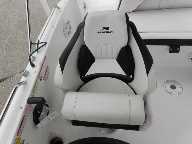 Slide: The Image of Stingray 212 SC 2026 - 13
