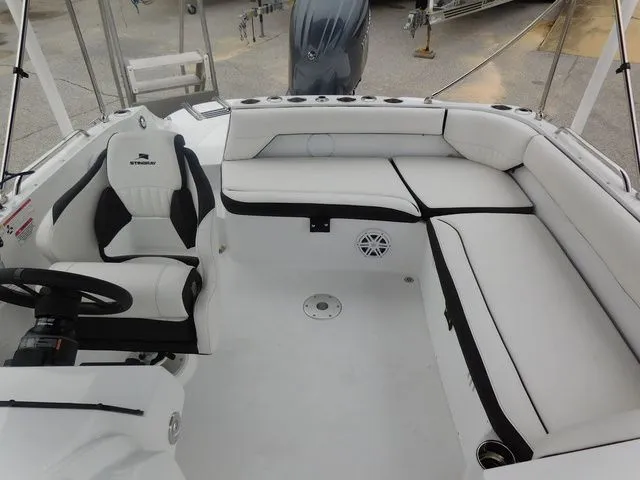 Slide: The Image of Stingray 212 SC 2026 - 14