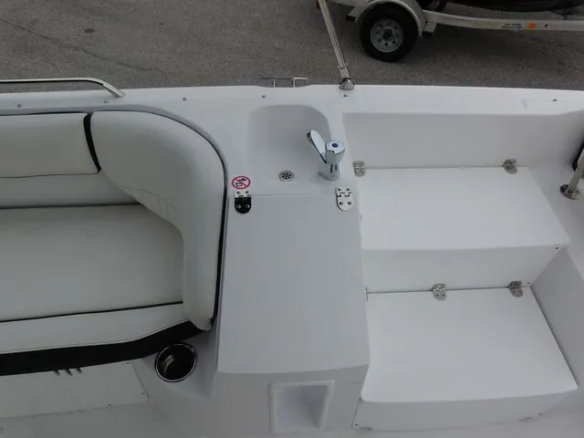 Slide: The Image of Stingray 212 SC 2026 - 16