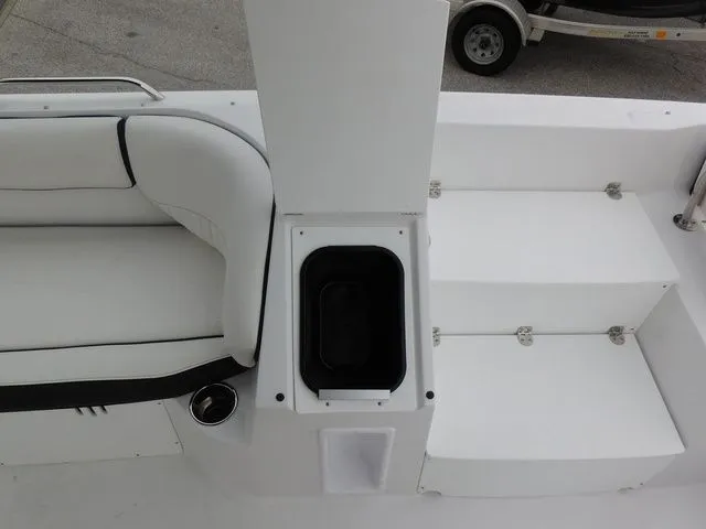 Slide: The Image of Stingray 212 SC 2026 - 17