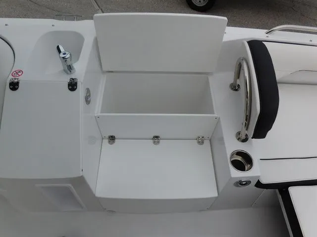 Slide: The Image of Stingray 212 SC 2026 - 18