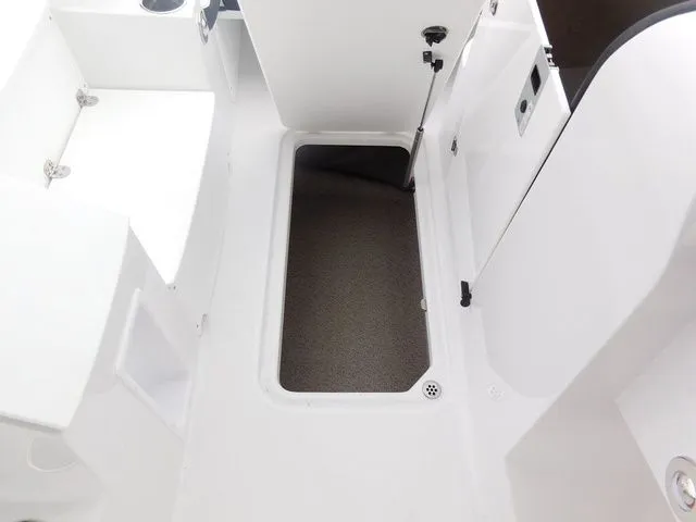 Slide: The Image of Stingray 212 SC 2026 - 20