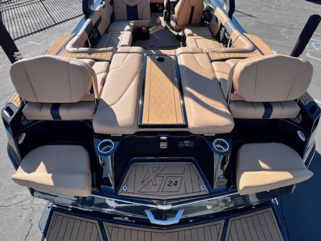 Slide: The Image of MasterCraft XT24 2022 - 10