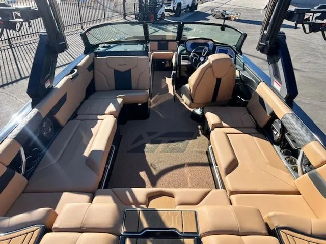 Slide: The Image of MasterCraft XT24 2022 - 11