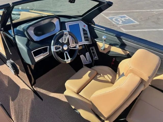 Slide: The Image of MasterCraft XT24 2022 - 13