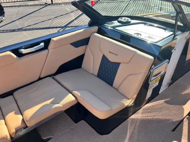 Slide: The Image of MasterCraft XT24 2022 - 14