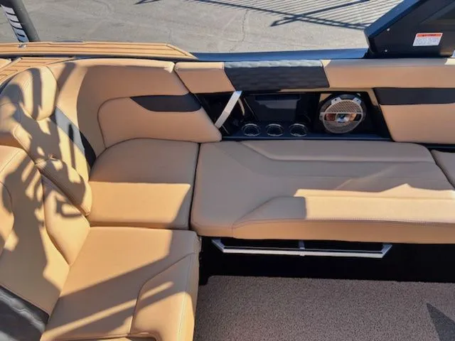 Slide: The Image of MasterCraft XT24 2022 - 15