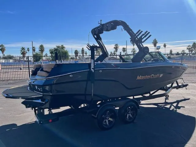Slide: The Image of MasterCraft XT24 2022 - 6