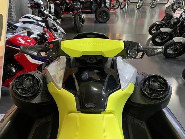 Slide: The Image of Sea-Doo GTR 230 2020 - 6