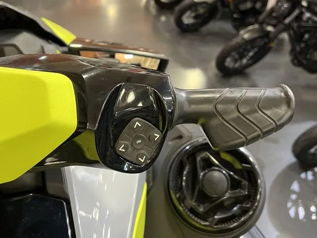 Slide: The Image of Sea-Doo GTR 230 2020 - 9