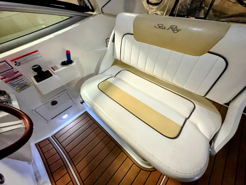 Slide: The Image of Sea Ray Sundancer 310 2010 - 10