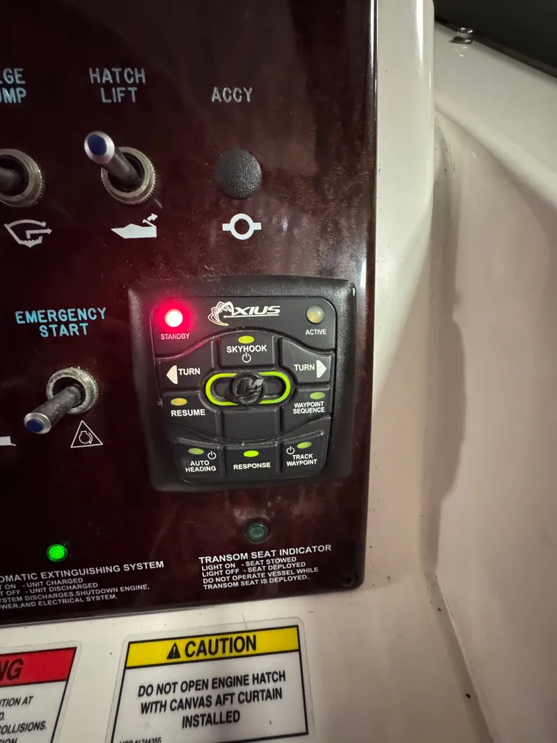 Slide: The Image of Sea Ray Sundancer 310 2010 - 8