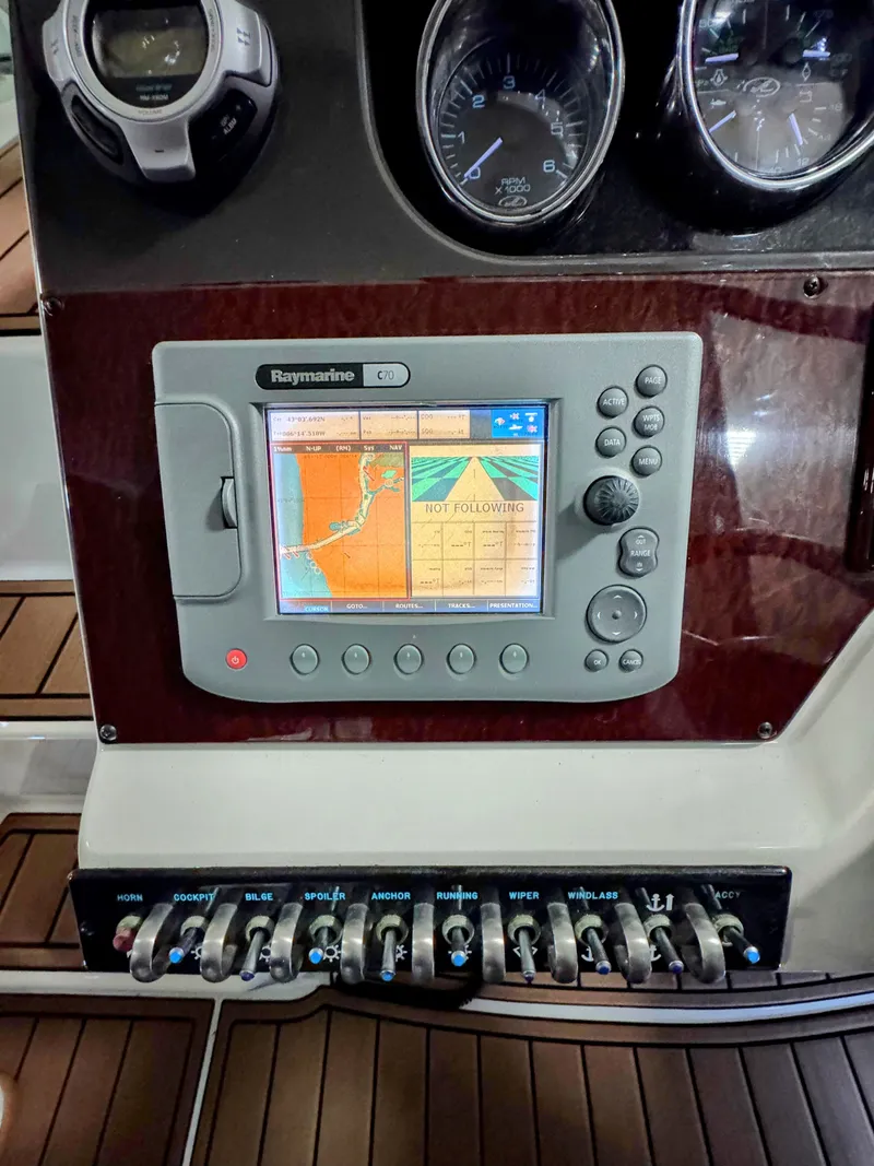 Slide: The Image of Sea Ray Sundancer 310 2010 - 6