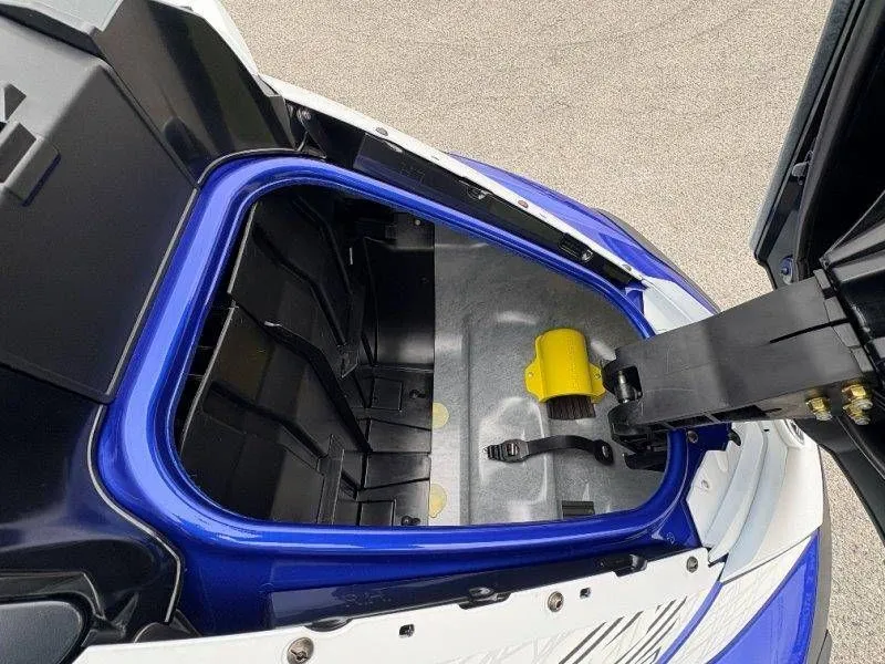 Slide: The Image of Yamaha Waverunner GP SVHO w/ Audio 2025 - 28