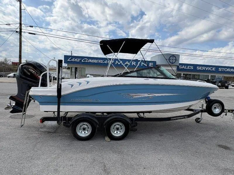 Slide: The Image of Chaparral 21 SSi Ski & Fish OB 2026 - 22