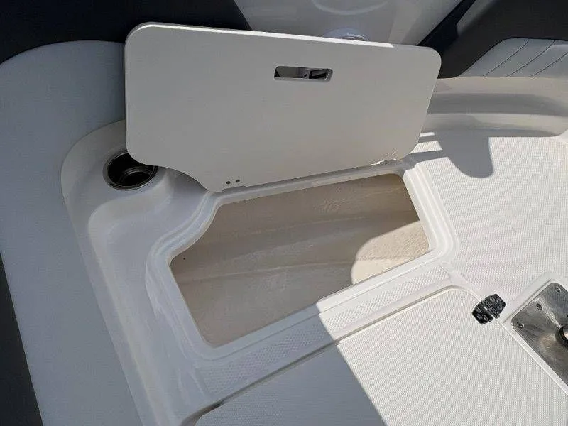 Slide: The Image of Chaparral 21 SSi Ski & Fish OB 2026 - 32