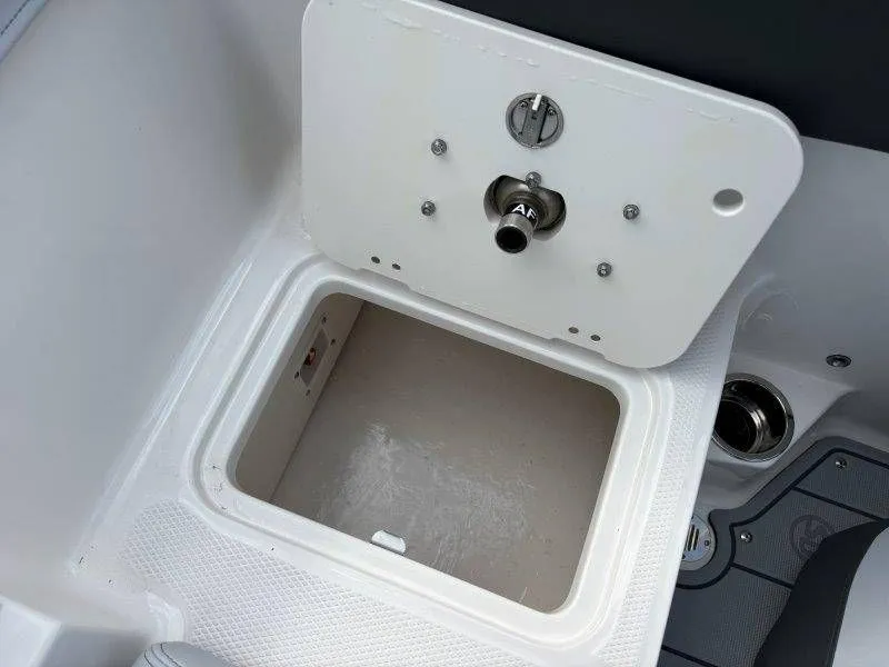 Slide: The Image of Chaparral 21 SSi Ski & Fish OB 2026 - 33