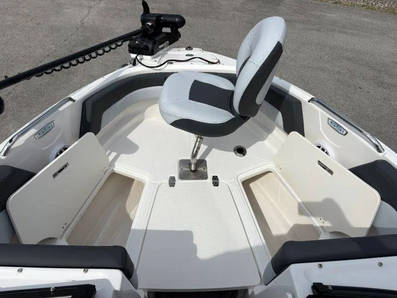 Slide: The Image of Chaparral 21 SSi Ski & Fish OB 2026 - 36