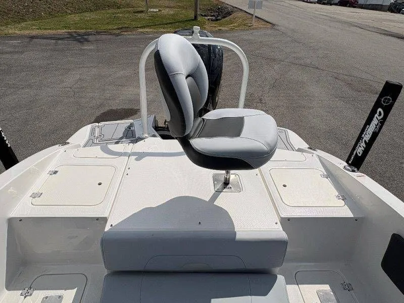 Slide: The Image of Chaparral 21 SSi Ski & Fish OB 2026 - 37