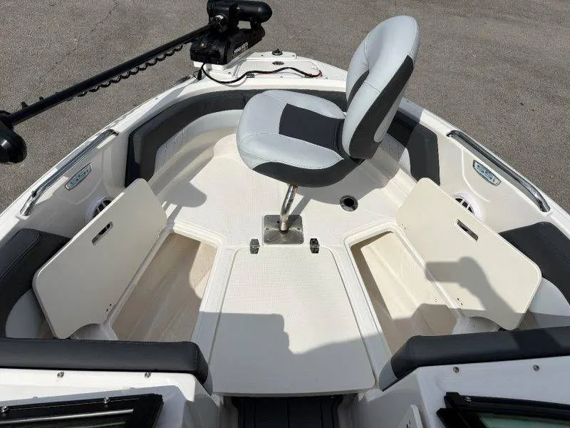 Slide: The Image of Chaparral 21 SSi Ski & Fish OB 2026 - 39