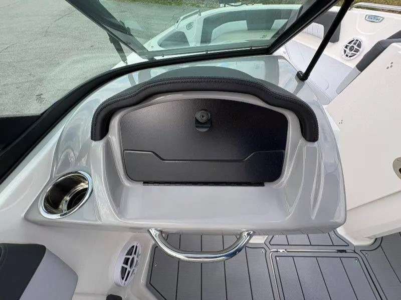 Slide: The Image of Chaparral 21 SSi Ski & Fish OB 2026 - 49