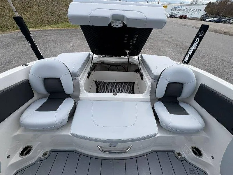 Slide: The Image of Chaparral 21 SSi Ski & Fish OB 2026 - 51