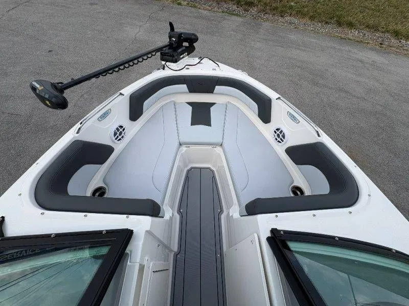 Slide: The Image of Chaparral 21 SSi Ski & Fish OB 2026 - 52