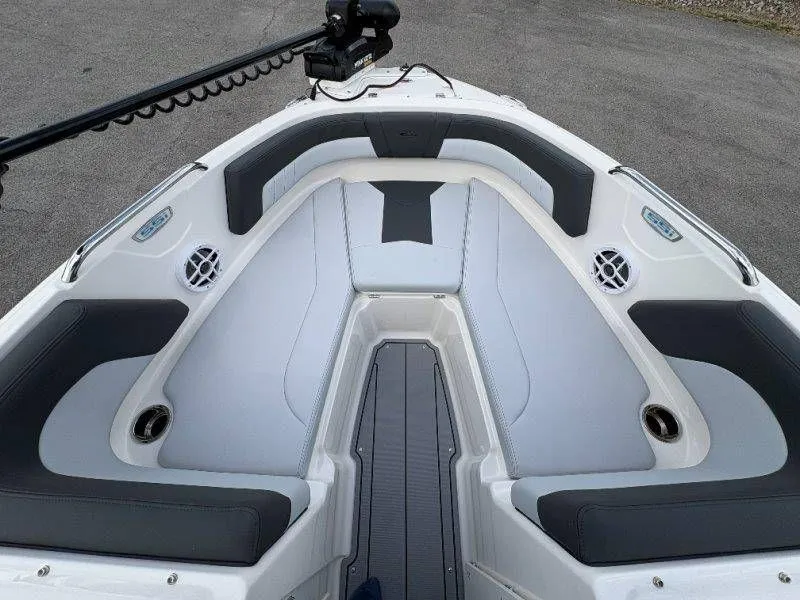 Slide: The Image of Chaparral 21 SSi Ski & Fish OB 2026 - 55