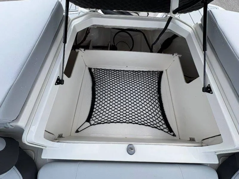 Slide: The Image of Chaparral 21 SSi Ski & Fish OB 2026 - 56