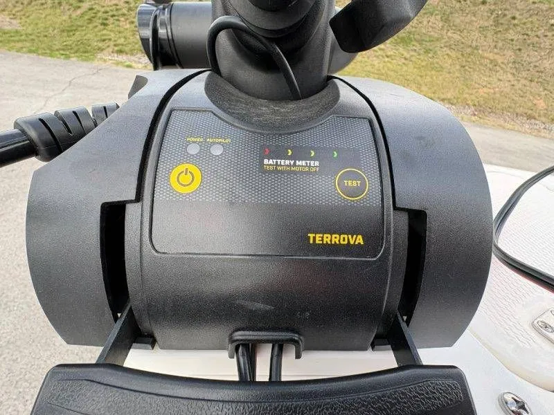 Slide: The Image of Chaparral 21 SSi Ski & Fish OB 2026 - 61