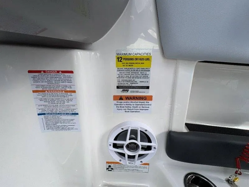 Slide: The Image of Chaparral 21 SSi Ski & Fish OB 2026 - 66