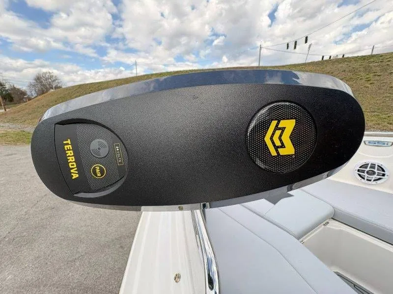 Slide: The Image of Chaparral 21 SSi Ski & Fish OB 2026 - 68