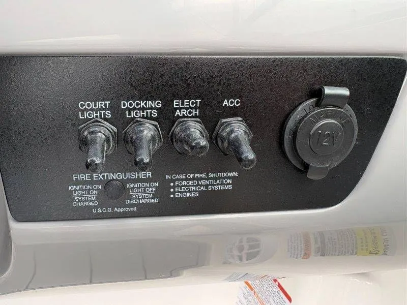 Slide: The Image of Chaparral 21 SSi Ski & Fish OB 2026 - 74