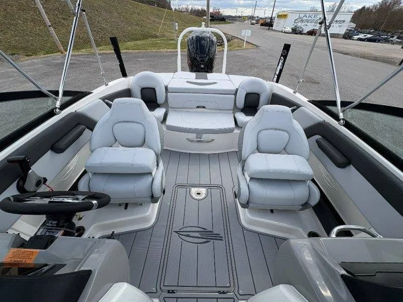 Slide: The Image of Chaparral 21 SSi Ski & Fish OB 2026 - 76