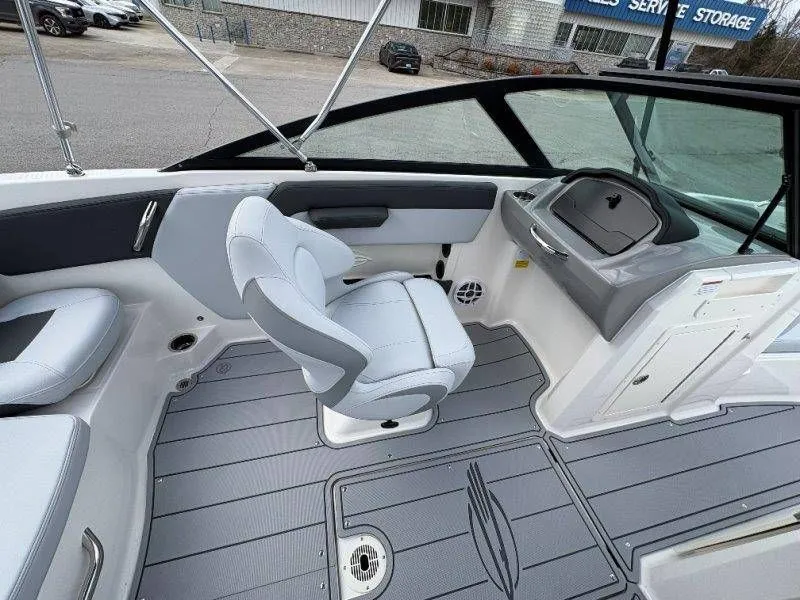 Slide: The Image of Chaparral 21 SSi Ski & Fish OB 2026 - 77