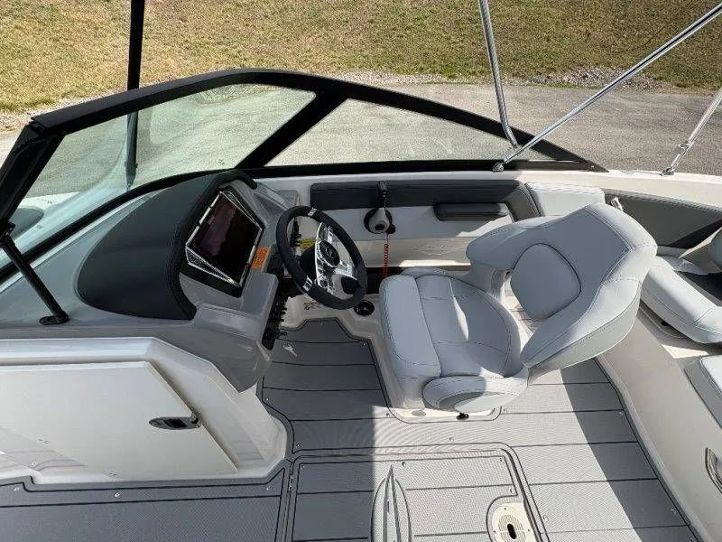 Slide: The Image of Chaparral 21 SSi Ski & Fish OB 2026 - 78