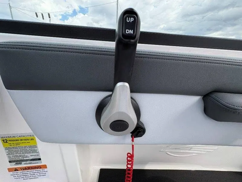 Slide: The Image of Chaparral 21 SSi Ski & Fish OB 2026 - 80