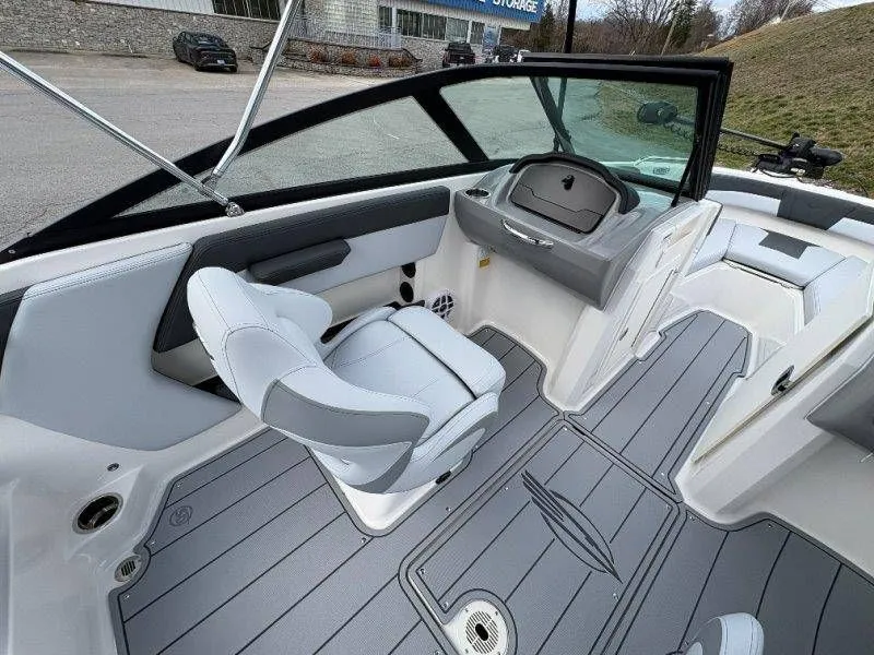 Slide: The Image of Chaparral 21 SSi Ski & Fish OB 2026 - 81