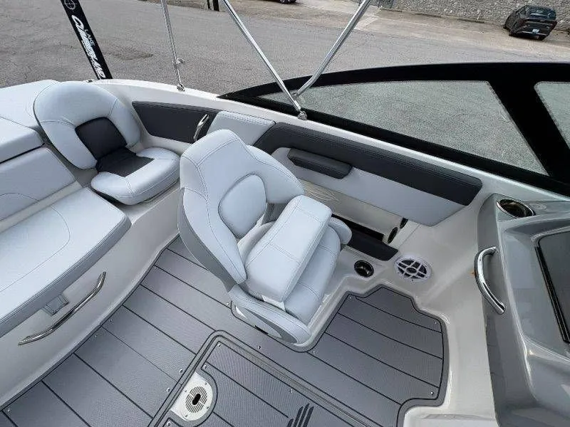 Slide: The Image of Chaparral 21 SSi Ski & Fish OB 2026 - 82