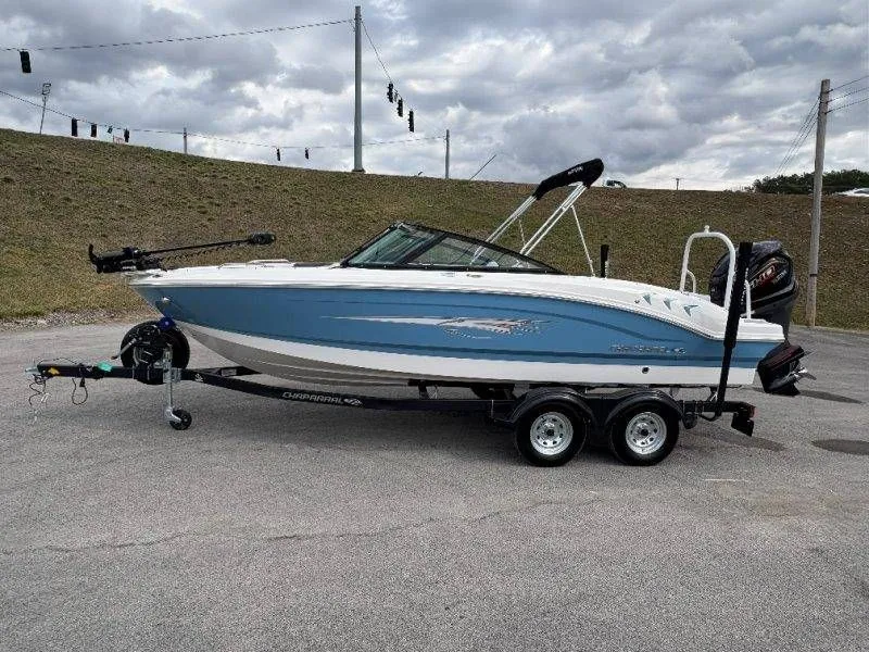 Slide: The Image of Chaparral 21 SSi Ski & Fish OB 2026 - 83