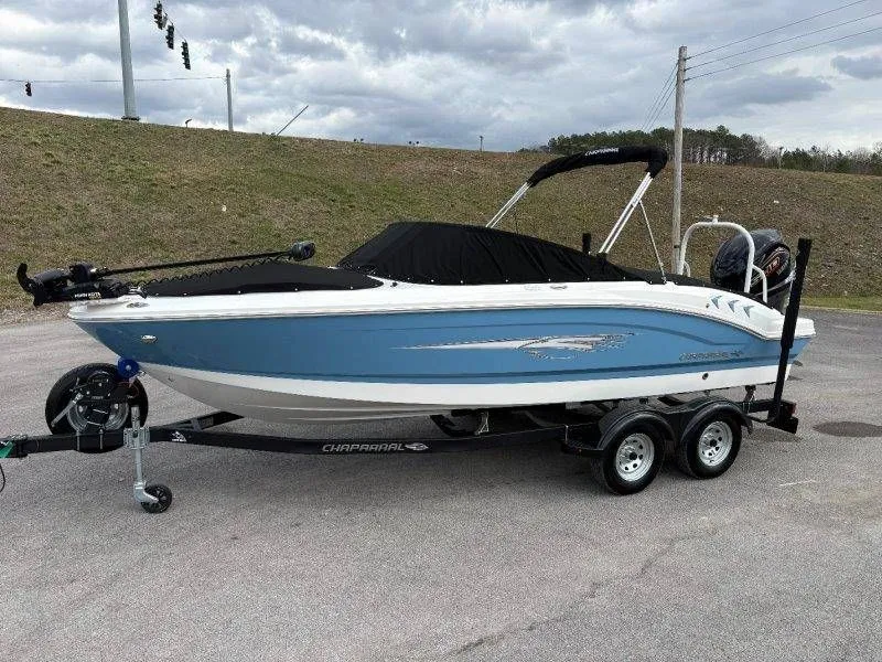 Slide: The Image of Chaparral 21 SSi Ski & Fish OB 2026 - 97