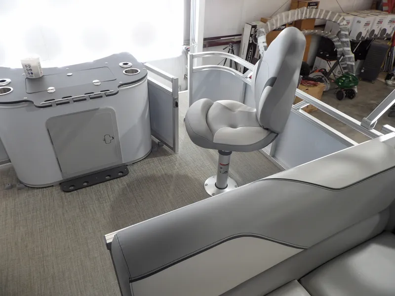 Slide: The Image of Avalon Venture 85 Rear Fish - 21' 2026 - 7