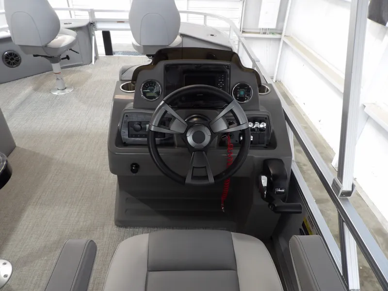 Slide: The Image of Avalon Venture 85 Rear Fish - 21' 2026 - 9