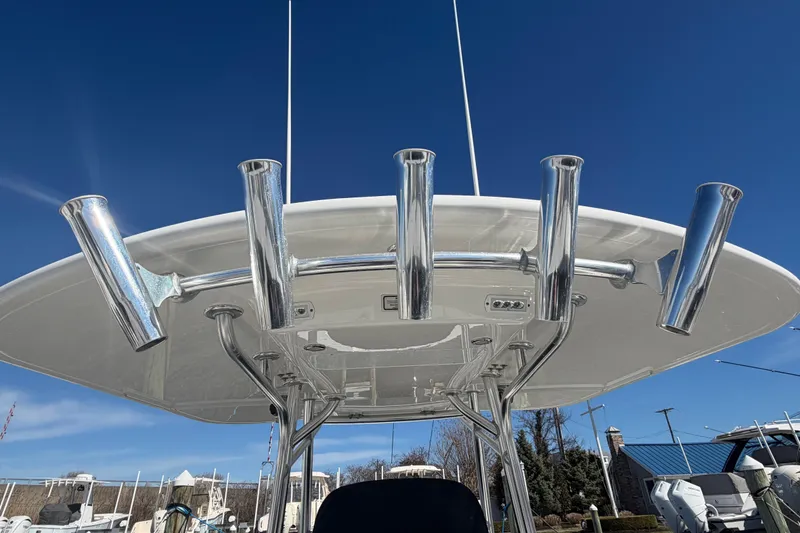 Slide: The Image of Control panel of a 2019 Regulator 25 boat with Garmin electronics. - 29