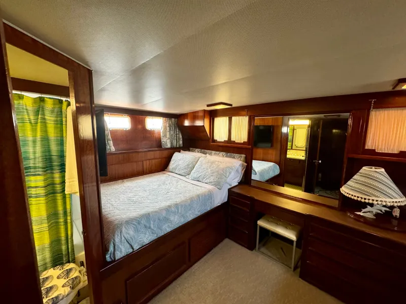 Slide: The Image of Interior of 1975 Hatteras 58L Long Range Cruiser. - 23