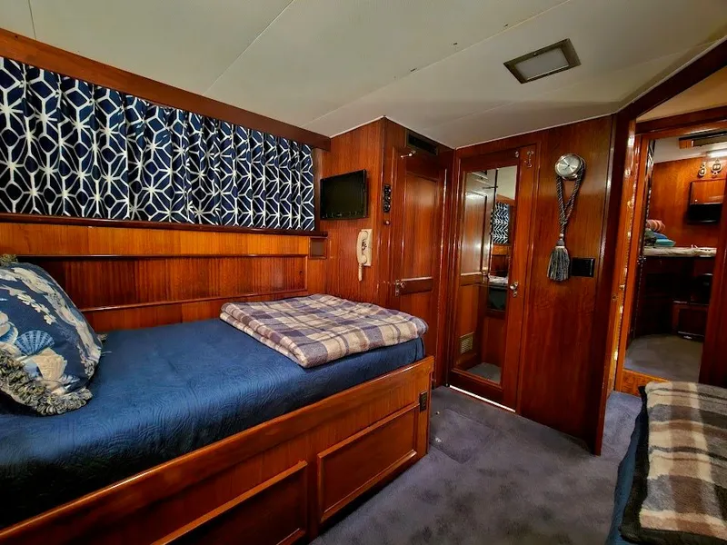Slide: The Image of Interior of a 1975 Hatteras 58L Long Range Cruiser yacht. - 27