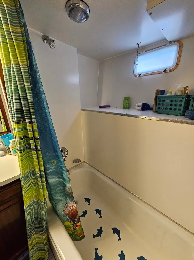 Slide: The Image of Interior of a 1975 Hatteras 58L Long Range Cruiser yacht. - 29